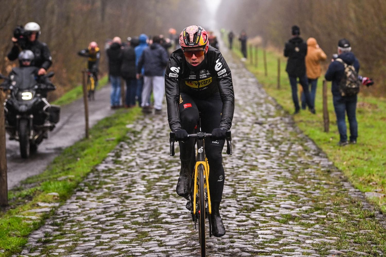 De 24 redenen waarom Wout van Aert Parijs Roubaix in 2024 wél wint!
